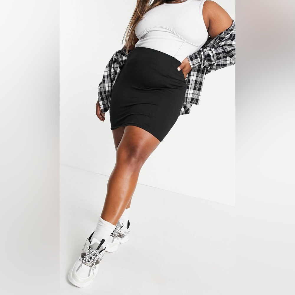Brave Soul Plus jade jersey basic skirt in black from ASOS. NWT